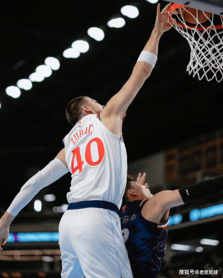 爱游戏体育-篮网鏖战灰熊，保罗惊艳四座