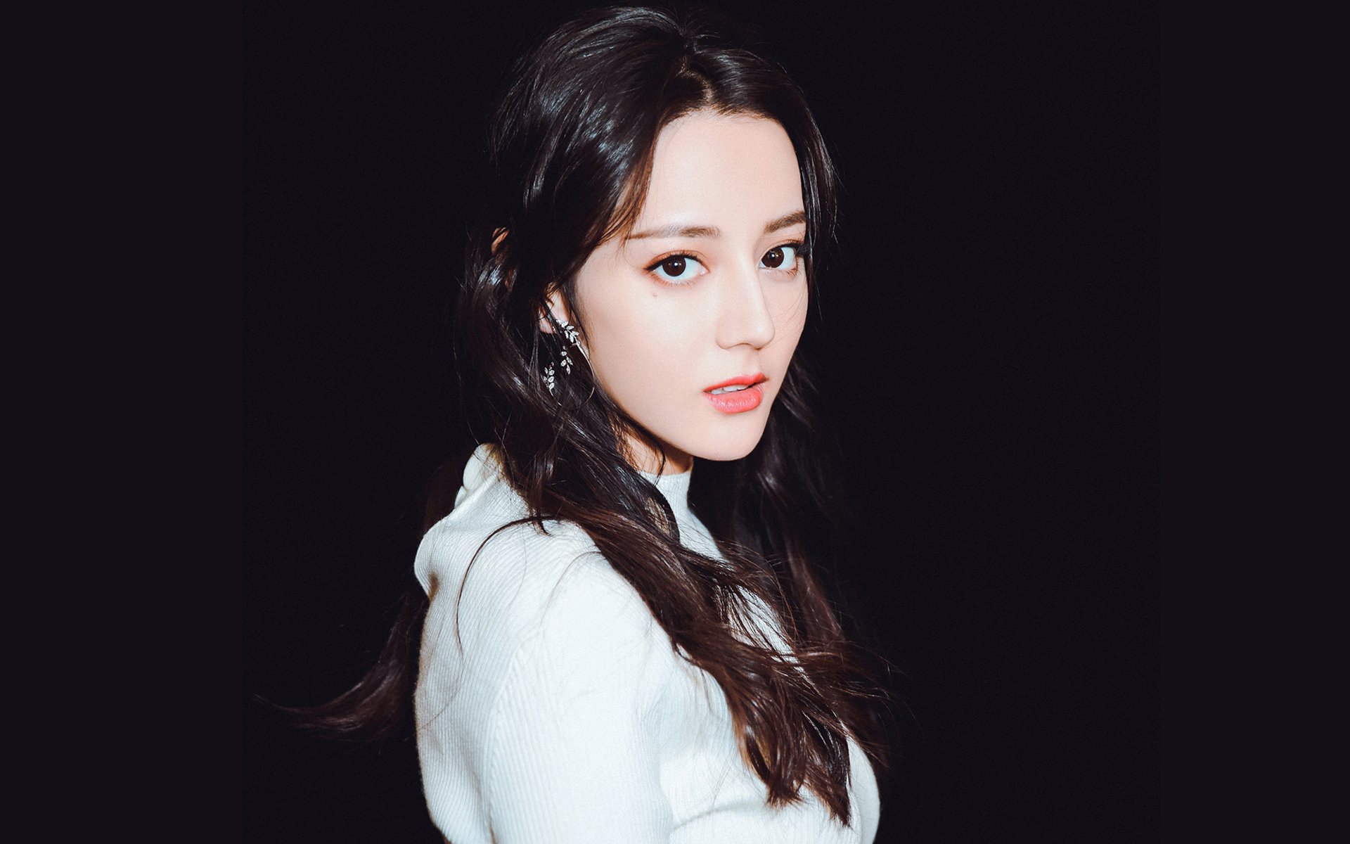 跨洋生死战,欧文49分拯救麦迪逊,尼克斯加时险胜上海大鲨鱼