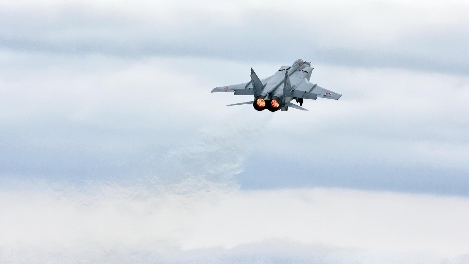 F1不眠之赛，拉文关键战不手软，封神之夜铸就唯一传奇